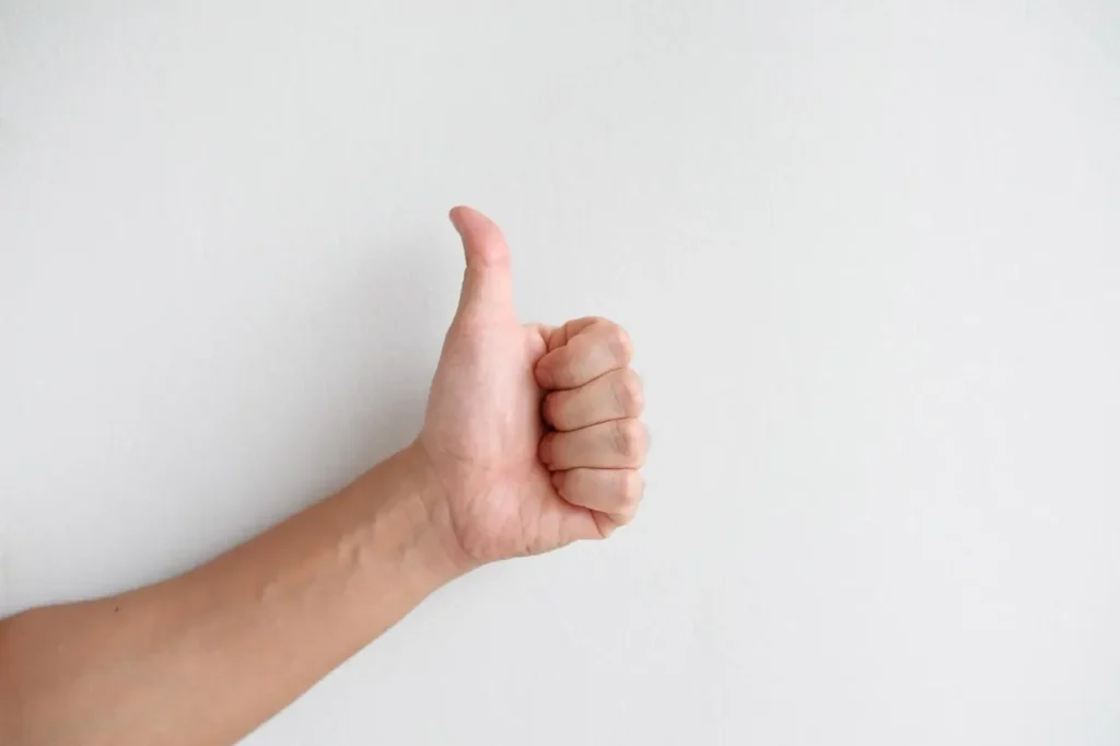 真實耐用的AC移動電源,finger, thumb, thumbs, stick, wonderful, hand